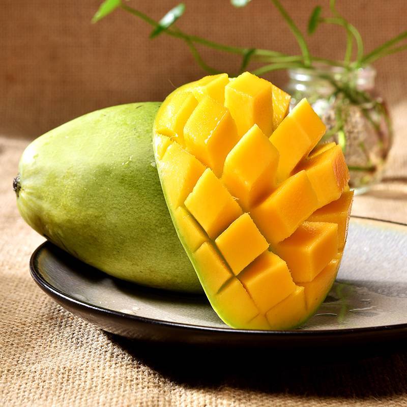 青芒果皮薄肉厚   900g-1000g/个